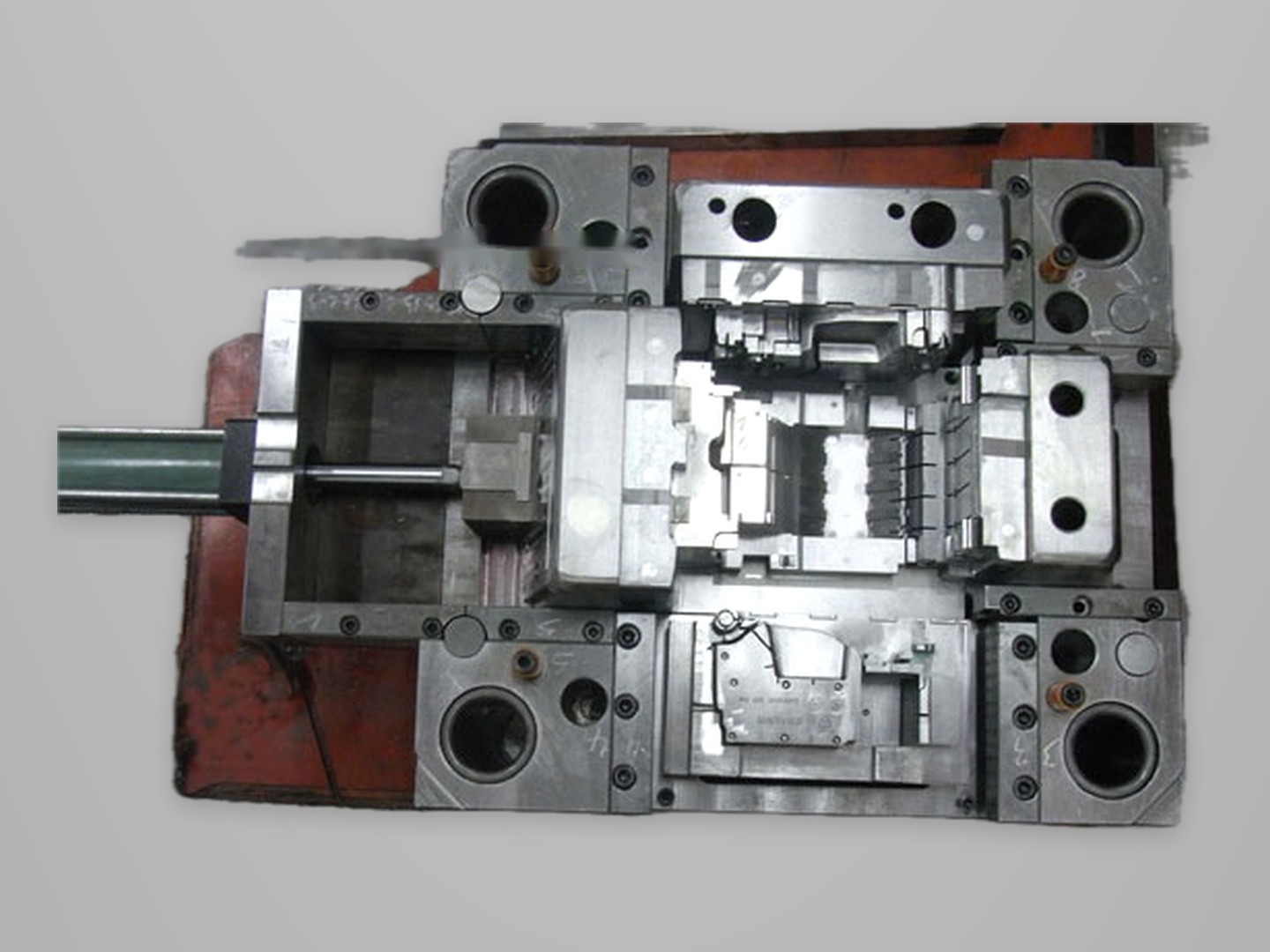 Injection mold for consumer electronic parts with cylinder