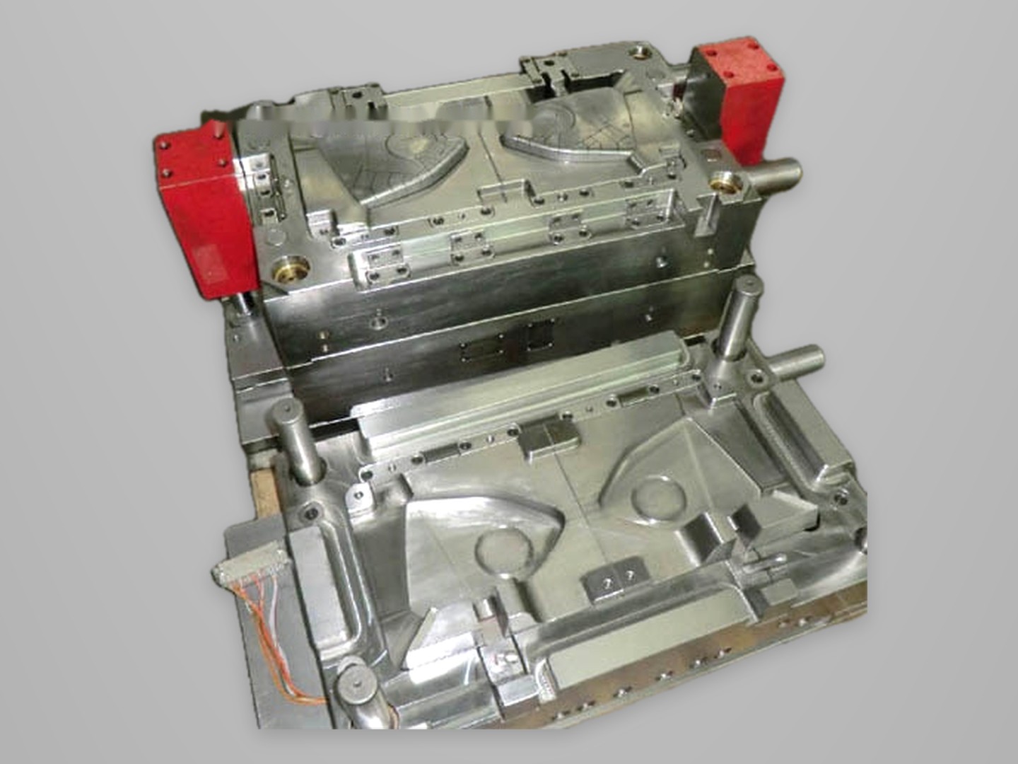 Plastic mould for automotive parts