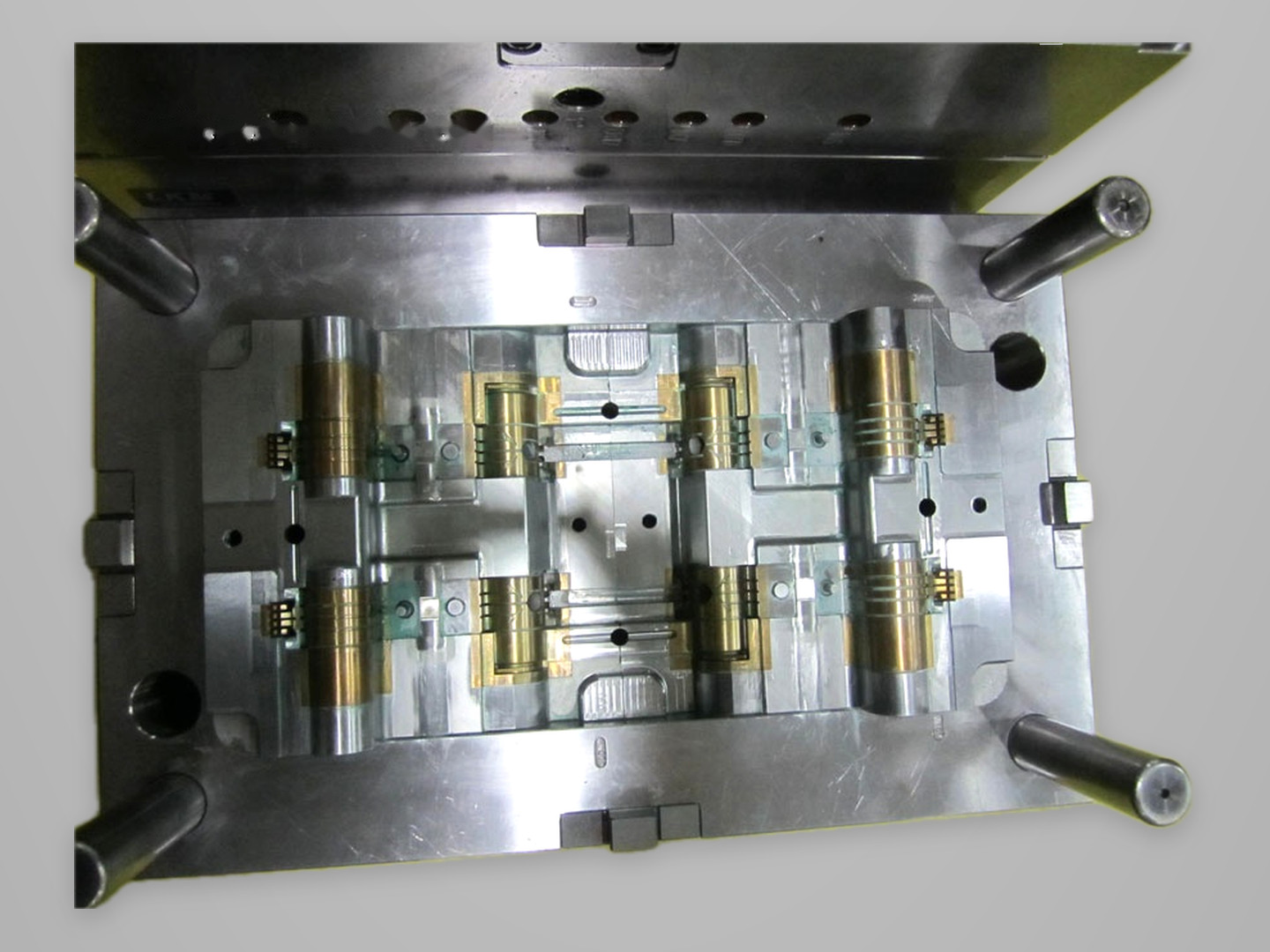 High volume shot plastic mold