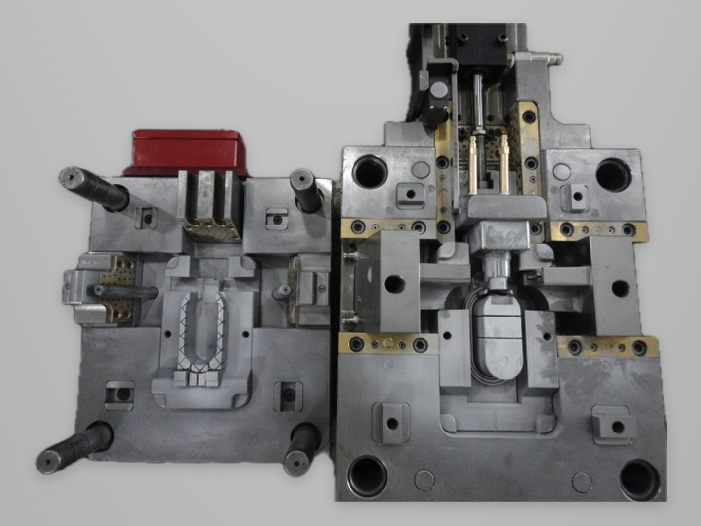 Multi slide plastic mold